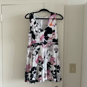Floral v neck sun dress size L